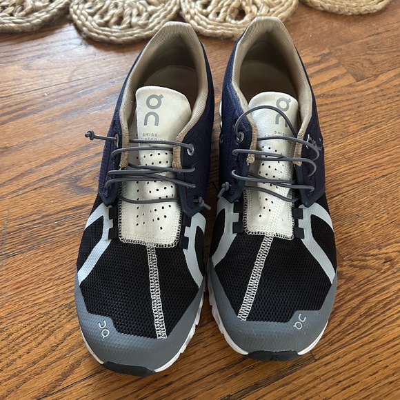 On Cloud - Cloud 7 running shoes - Picture 1 of 5